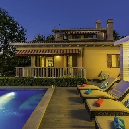 Labin Sleeps 10 Pool Air Con Wifi Vila Labin (Istria)